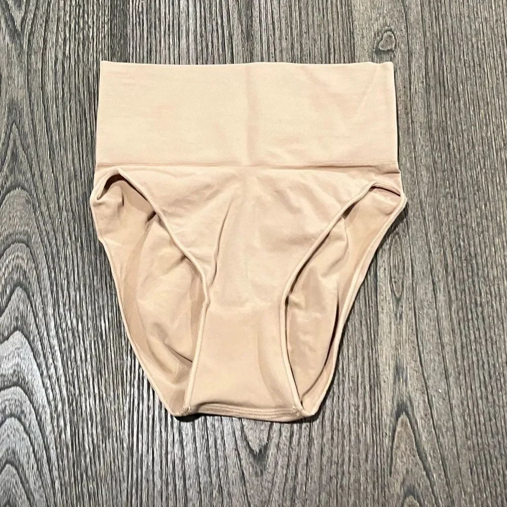 NWOT Skims Core Control Brief - Size S/M